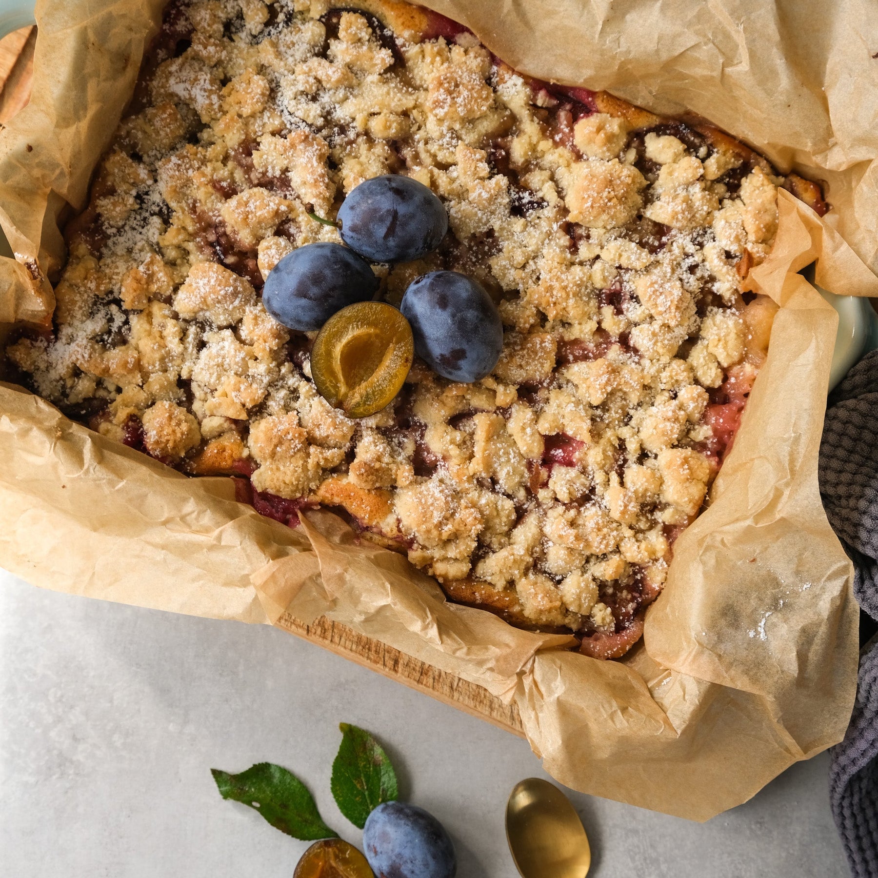 Zwetschgen-Streuselkuchen mit saftigem Rührteig