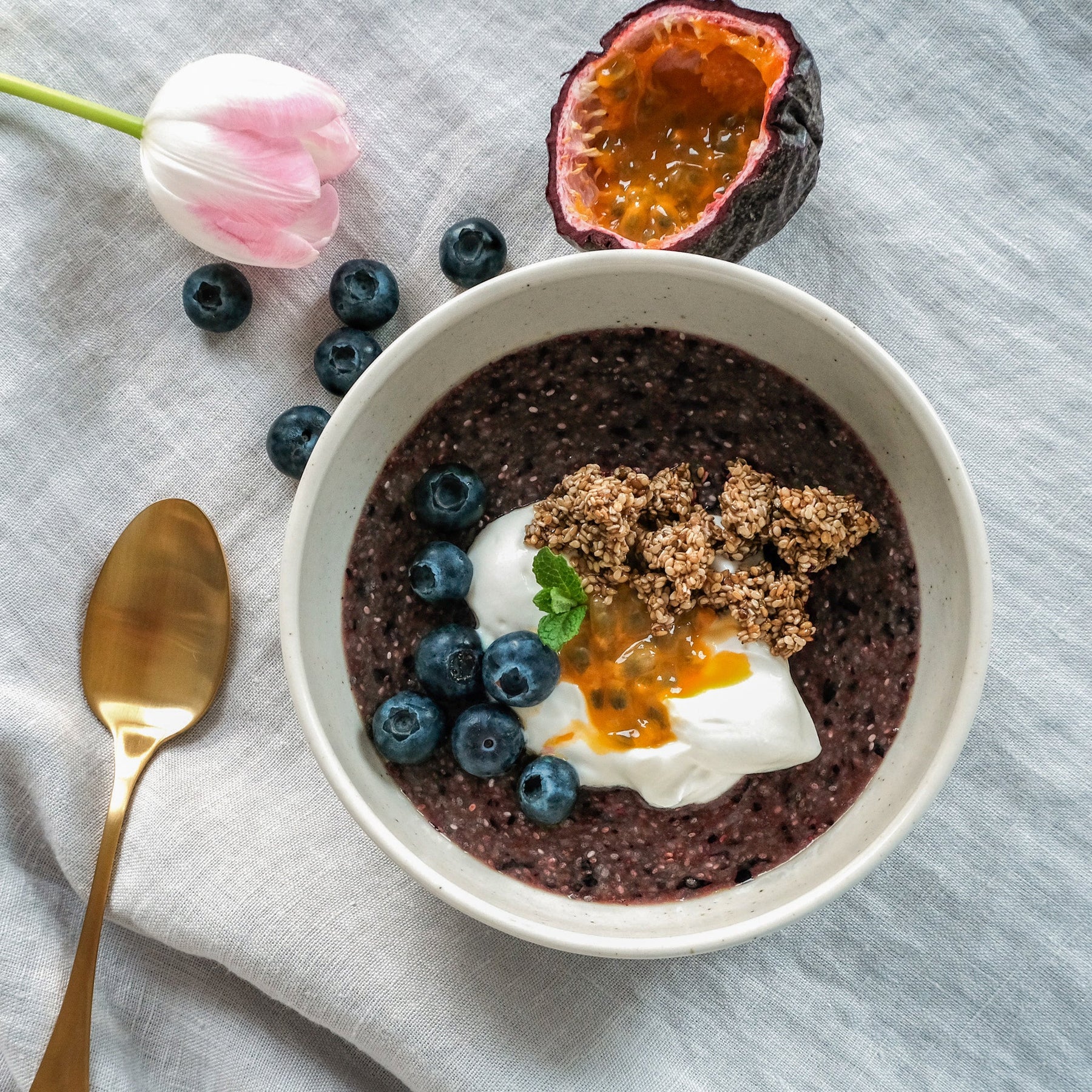 Frühstücks Bowl mit Chia Heidelbeeren