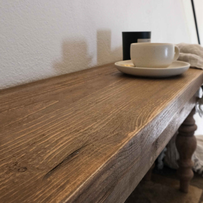 Sitzbank / Sideboard aus Altholz mit gedrechselten Beinen